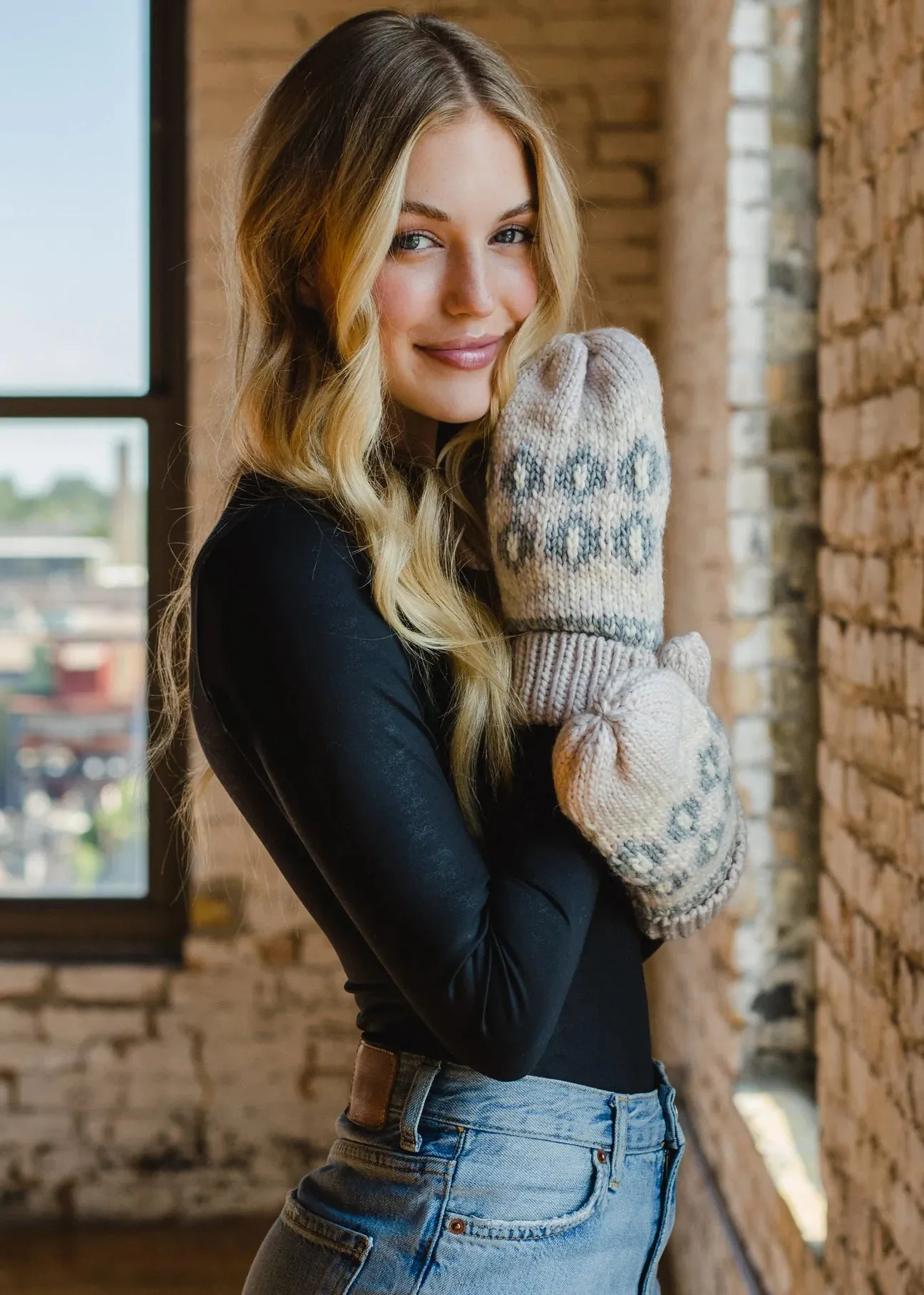 Blush Pattern Mittens