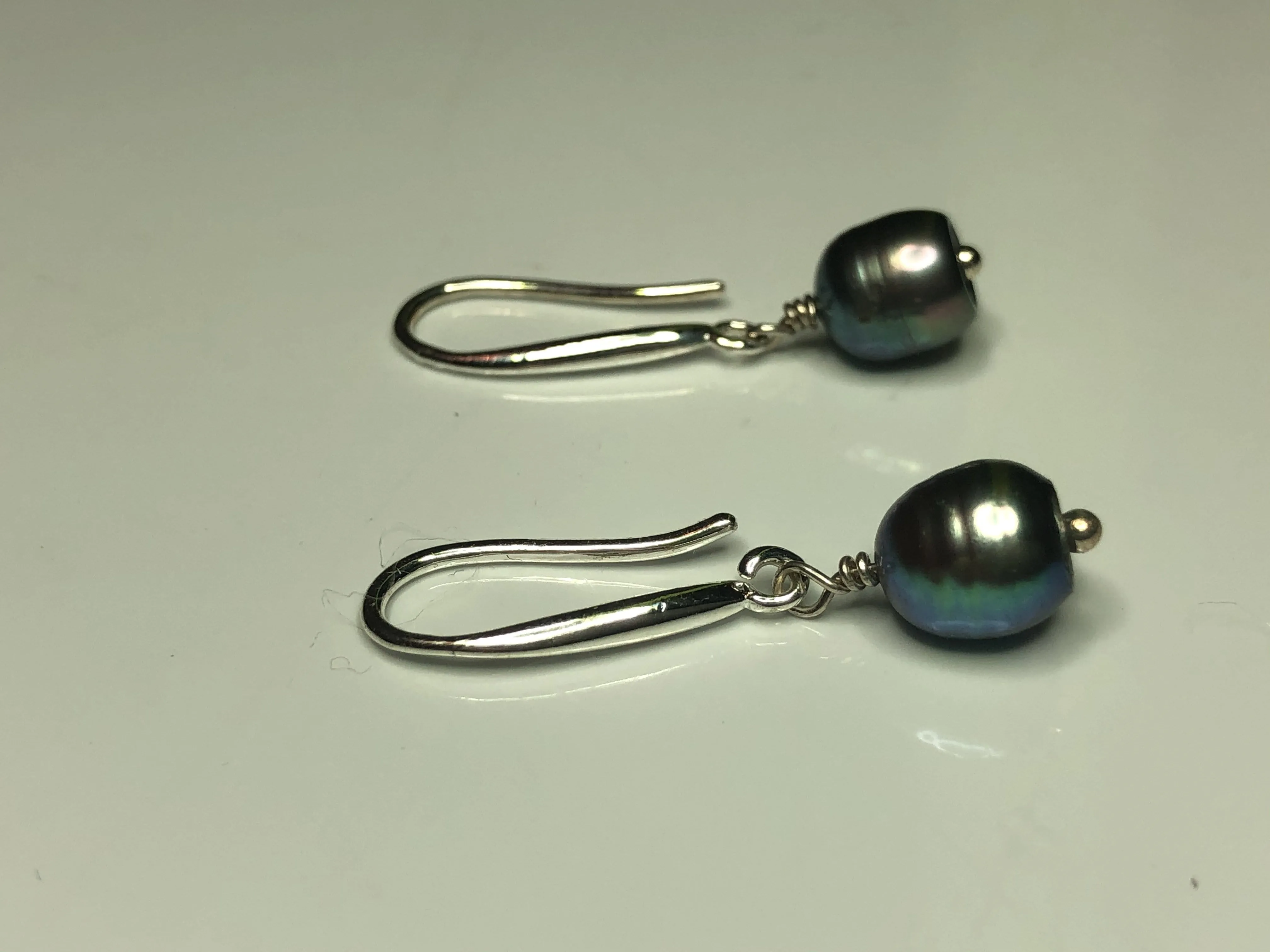 Earrings: Single peacock freshwaterpearl drop earrings
