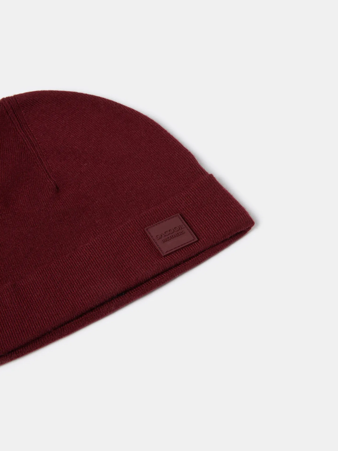 Knitted beanie with silicone badge