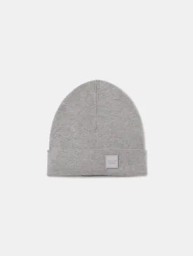 Knitted beanie with silicone badge