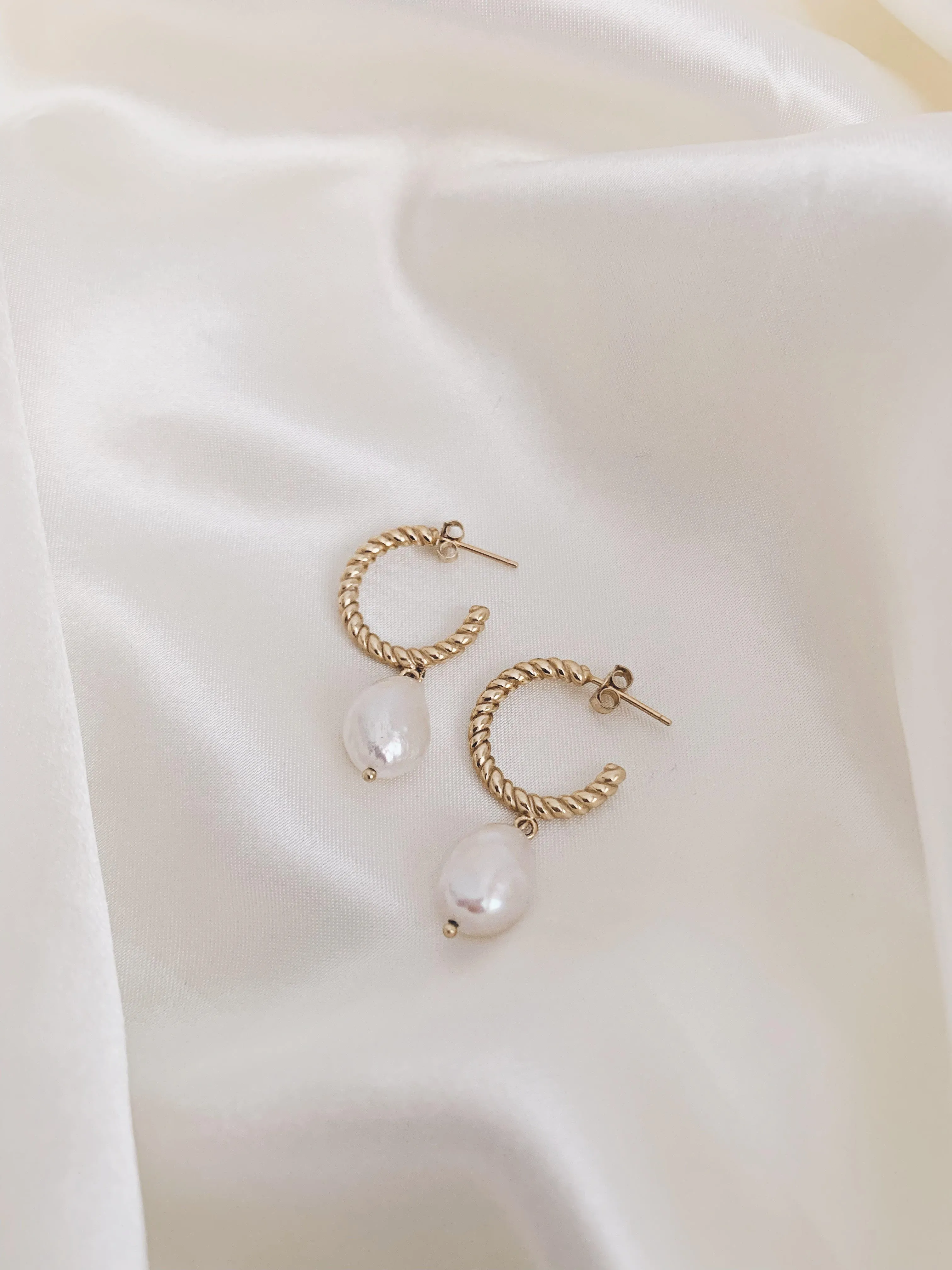 Pearl Drop Earring