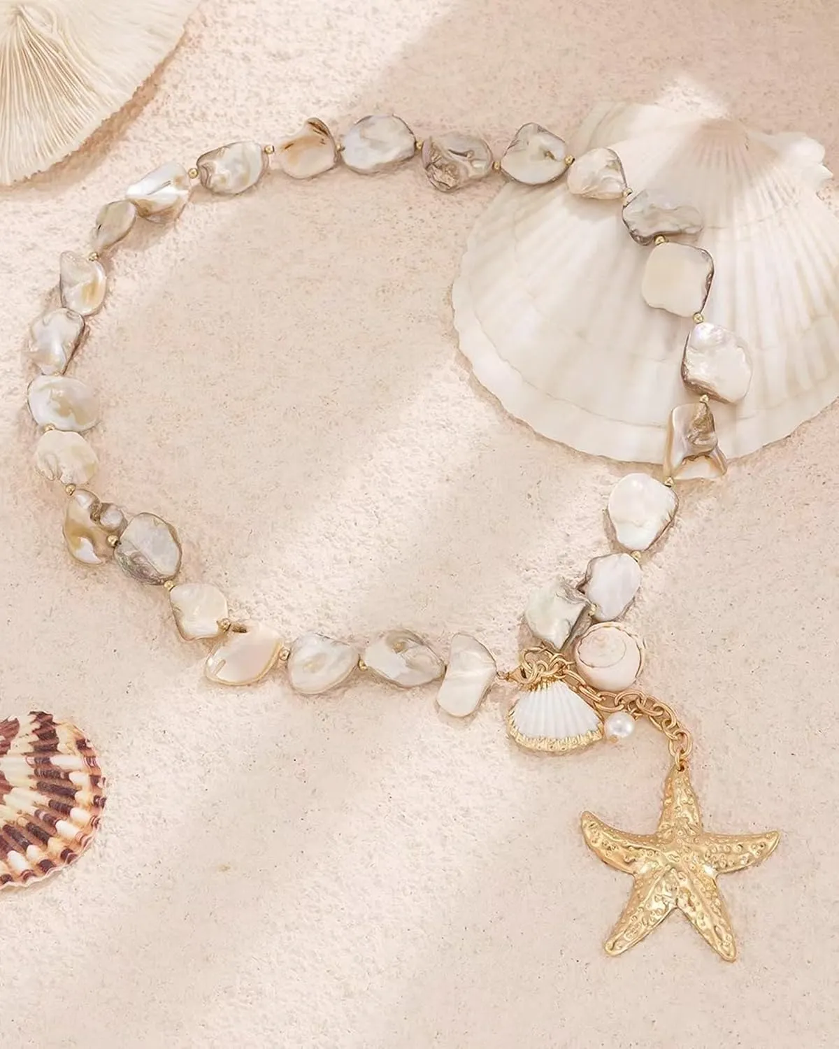 Starfish Necklace for Women Gold Seashell Starfish Pendant Necklace Layered Pearl Star Fish Choker Summer Beach Jewelry Outfit Accessories for Her